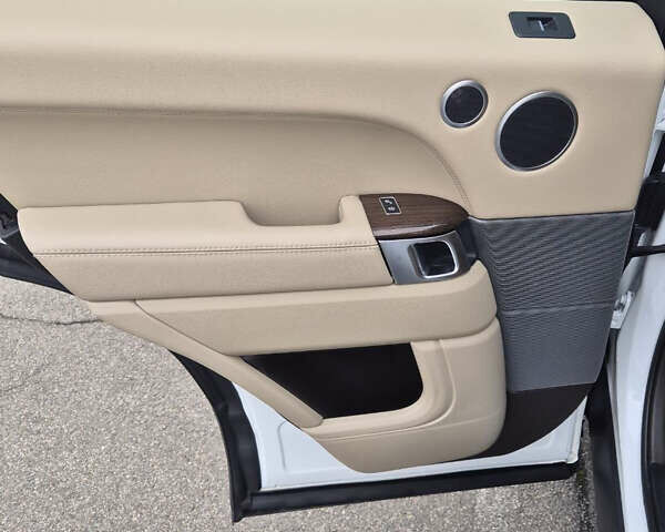 Белый Ленд Ровер Рендж Ровер Спорт, объемом двигателя 2.99 л и пробегом 180 тыс. км за 29400 $, фото 5 на Automoto.ua