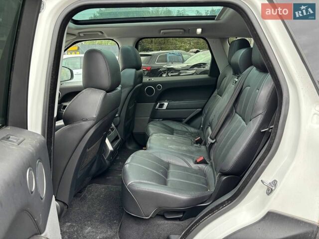 Білий Ленд Ровер Range Rover Sport, об'ємом двигуна 3 л та пробігом 190 тис. км за 10800 $, фото 13 на Automoto.ua