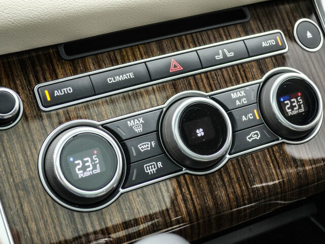Білий Ленд Ровер Range Rover Sport, об'ємом двигуна 3 л та пробігом 81 тис. км за 55000 $, фото 35 на Automoto.ua