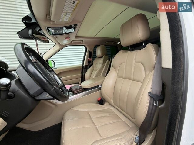 Білий Ленд Ровер Range Rover Sport, об'ємом двигуна 2.99 л та пробігом 130 тис. км за 32000 $, фото 4 на Automoto.ua