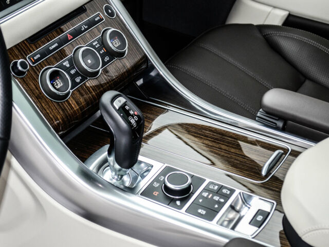 Білий Ленд Ровер Range Rover Sport, об'ємом двигуна 3 л та пробігом 81 тис. км за 55000 $, фото 31 на Automoto.ua
