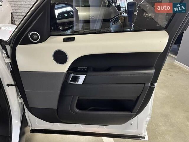 Білий Ленд Ровер Range Rover Sport, об'ємом двигуна 3 л та пробігом 132 тис. км за 33700 $, фото 44 на Automoto.ua