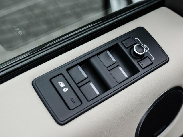 Білий Ленд Ровер Range Rover Sport, об'ємом двигуна 3 л та пробігом 81 тис. км за 55000 $, фото 70 на Automoto.ua