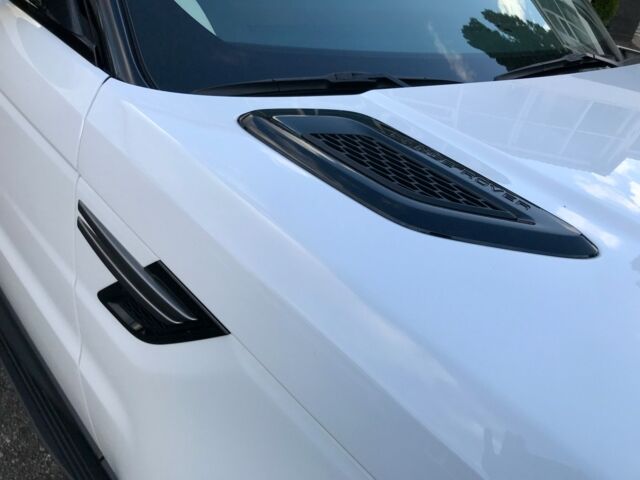 Білий Ленд Ровер Range Rover Sport, об'ємом двигуна 3 л та пробігом 80 тис. км за 51500 $, фото 28 на Automoto.ua