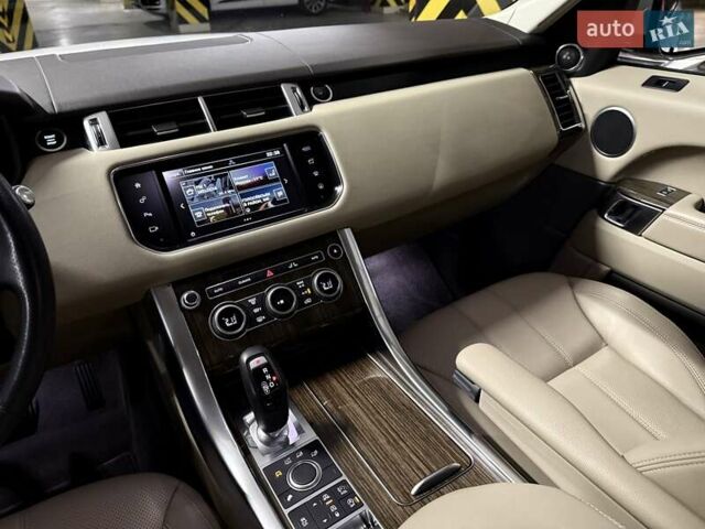 Білий Ленд Ровер Range Rover Sport, об'ємом двигуна 2.99 л та пробігом 62 тис. км за 36500 $, фото 37 на Automoto.ua