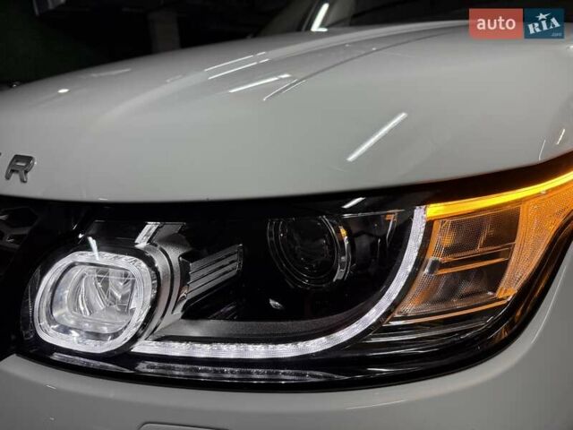 Білий Ленд Ровер Range Rover Sport, об'ємом двигуна 2.99 л та пробігом 62 тис. км за 36500 $, фото 6 на Automoto.ua