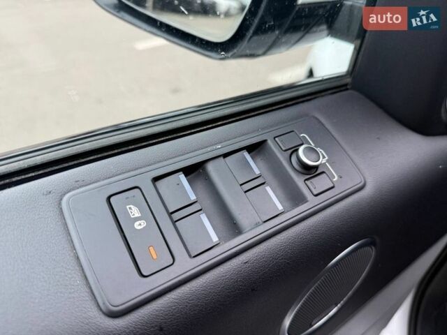 Білий Ленд Ровер Range Rover Sport, об'ємом двигуна 2.99 л та пробігом 194 тис. км за 24990 $, фото 14 на Automoto.ua