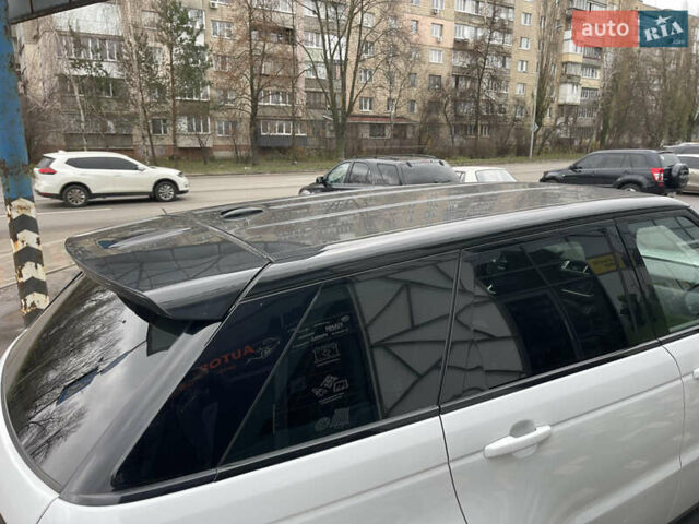 Белый Ленд Ровер Рендж Ровер Спорт, объемом двигателя 2.99 л и пробегом 175 тыс. км за 26000 $, фото 4 на Automoto.ua