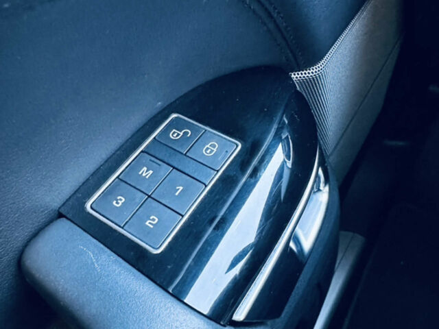 Білий Ленд Ровер Range Rover Sport, об'ємом двигуна 2.99 л та пробігом 145 тис. км за 35999 $, фото 16 на Automoto.ua