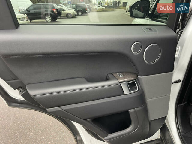 Белый Ленд Ровер Рендж Ровер Спорт, объемом двигателя 2.99 л и пробегом 175 тыс. км за 26000 $, фото 17 на Automoto.ua