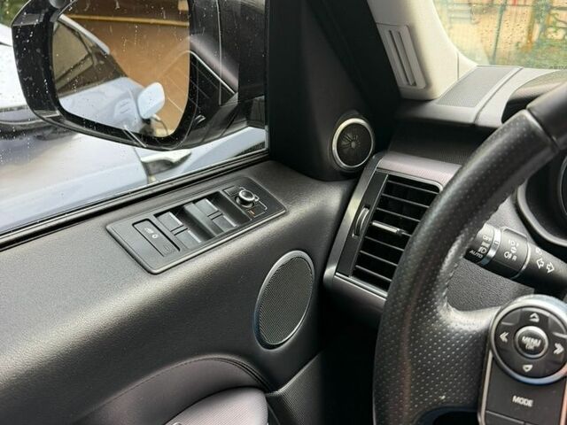 Білий Ленд Ровер Range Rover Sport, об'ємом двигуна 2.99 л та пробігом 160 тис. км за 33000 $, фото 7 на Automoto.ua