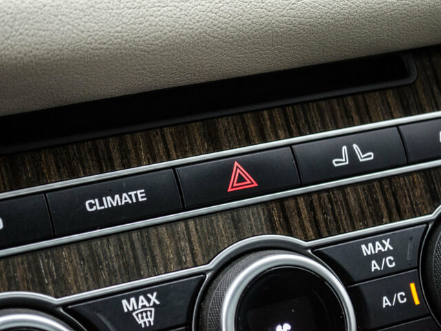 Білий Ленд Ровер Range Rover Sport, об'ємом двигуна 3 л та пробігом 81 тис. км за 55000 $, фото 37 на Automoto.ua