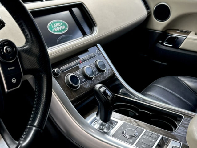 Білий Ленд Ровер Range Rover Sport, об'ємом двигуна 2.99 л та пробігом 148 тис. км за 27990 $, фото 8 на Automoto.ua