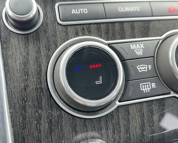 Білий Ленд Ровер Range Rover Sport, об'ємом двигуна 2.99 л та пробігом 121 тис. км за 29000 $, фото 26 на Automoto.ua
