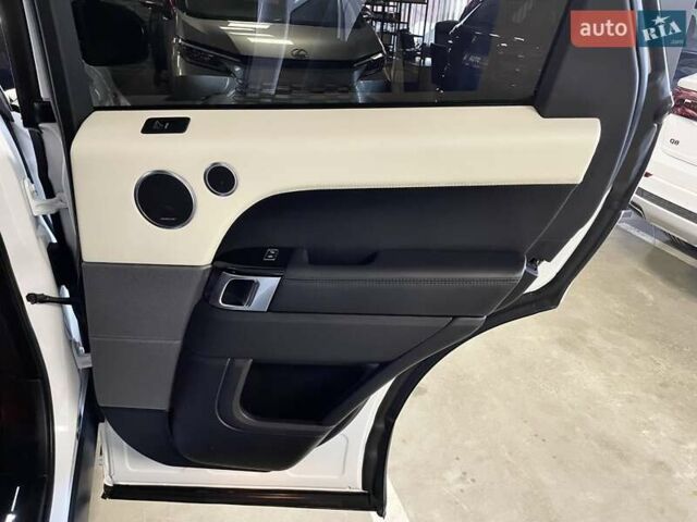 Білий Ленд Ровер Range Rover Sport, об'ємом двигуна 3 л та пробігом 132 тис. км за 33700 $, фото 39 на Automoto.ua