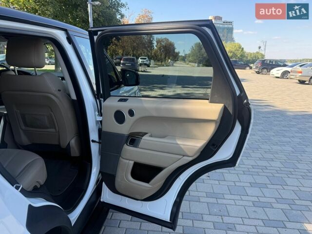 Білий Ленд Ровер Range Rover Sport, об'ємом двигуна 2.99 л та пробігом 233 тис. км за 27500 $, фото 23 на Automoto.ua
