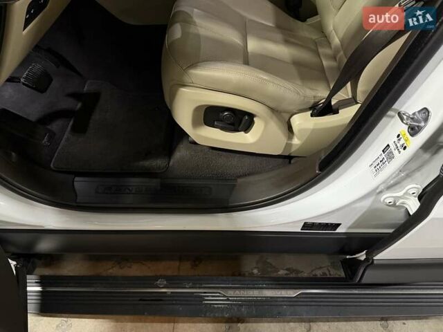 Білий Ленд Ровер Range Rover Sport, об'ємом двигуна 2.99 л та пробігом 62 тис. км за 36500 $, фото 24 на Automoto.ua