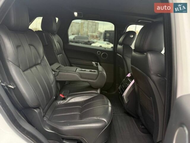 Білий Ленд Ровер Range Rover Sport, об'ємом двигуна 2.99 л та пробігом 194 тис. км за 24990 $, фото 11 на Automoto.ua