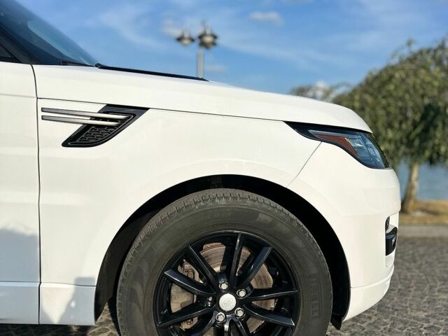 Білий Ленд Ровер Range Rover Sport, об'ємом двигуна 3 л та пробігом 112 тис. км за 25999 $, фото 12 на Automoto.ua