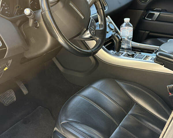 Білий Ленд Ровер Range Rover Sport, об'ємом двигуна 3 л та пробігом 147 тис. км за 23500 $, фото 7 на Automoto.ua