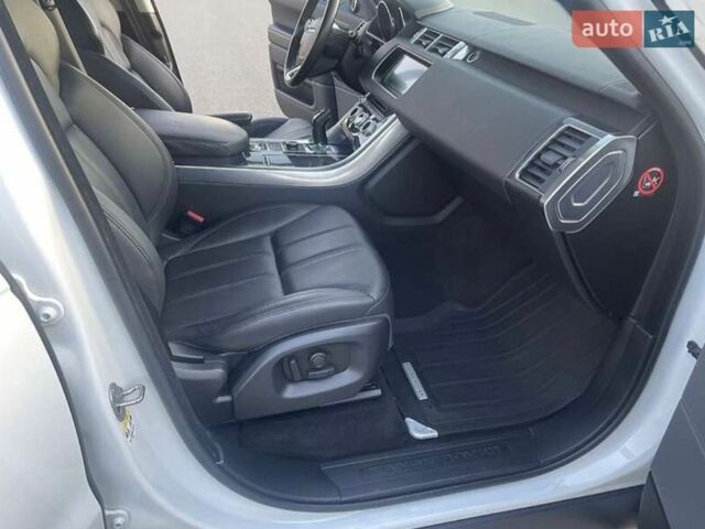 Білий Ленд Ровер Range Rover Sport, об'ємом двигуна 2.99 л та пробігом 147 тис. км за 32000 $, фото 9 на Automoto.ua