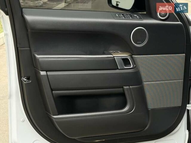Білий Ленд Ровер Range Rover Sport, об'ємом двигуна 3 л та пробігом 200 тис. км за 31000 $, фото 19 на Automoto.ua