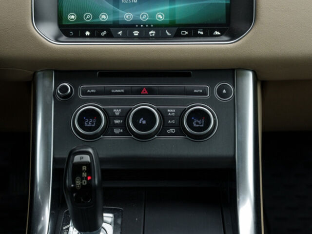 Білий Ленд Ровер Range Rover Sport, об'ємом двигуна 2.99 л та пробігом 115 тис. км за 30500 $, фото 26 на Automoto.ua
