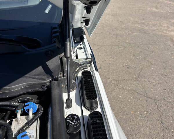 Білий Ленд Ровер Range Rover Sport, об'ємом двигуна 2.99 л та пробігом 151 тис. км за 32900 $, фото 58 на Automoto.ua