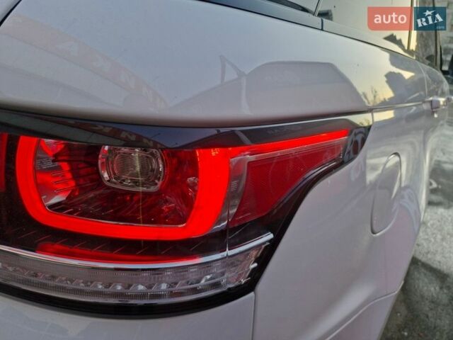 Білий Ленд Ровер Range Rover Sport, об'ємом двигуна 2.99 л та пробігом 132 тис. км за 44999 $, фото 8 на Automoto.ua