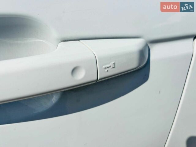 Белый Ленд Ровер Рендж Ровер Спорт, объемом двигателя 3 л и пробегом 203 тыс. км за 26500 $, фото 6 на Automoto.ua