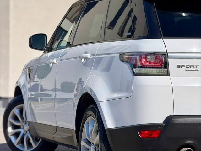 Білий Ленд Ровер Range Rover Sport, об'ємом двигуна 3 л та пробігом 211 тис. км за 22500 $, фото 16 на Automoto.ua