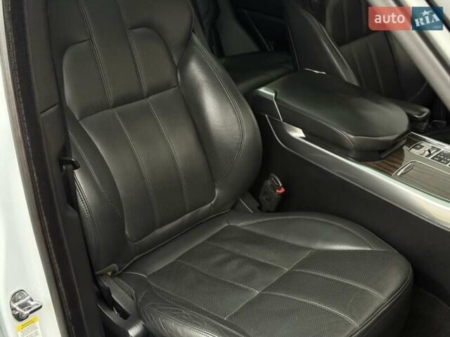Білий Ленд Ровер Range Rover Sport, об'ємом двигуна 3 л та пробігом 200 тис. км за 31000 $, фото 16 на Automoto.ua