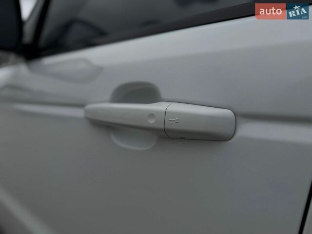Білий Ленд Ровер Range Rover Sport, об'ємом двигуна 2.99 л та пробігом 151 тис. км за 28990 $, фото 19 на Automoto.ua