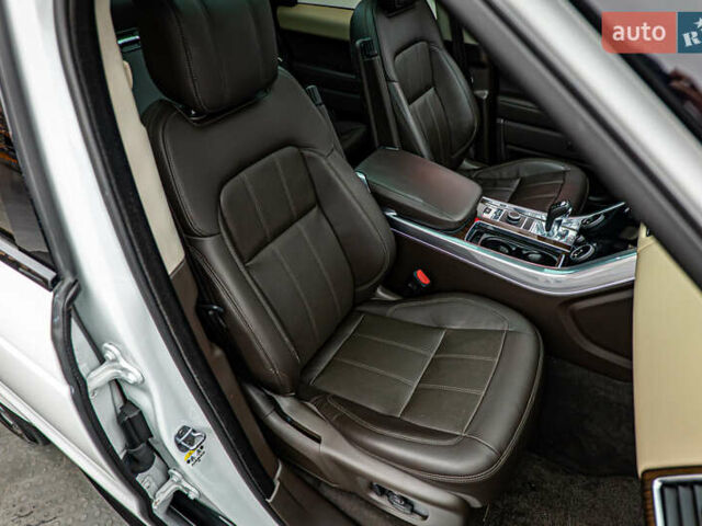 Білий Ленд Ровер Range Rover Sport, об'ємом двигуна 3 л та пробігом 102 тис. км за 48704 $, фото 8 на Automoto.ua