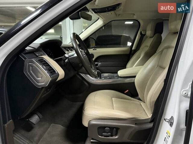 Білий Ленд Ровер Range Rover Sport, об'ємом двигуна 2 л та пробігом 76 тис. км за 45500 $, фото 40 на Automoto.ua