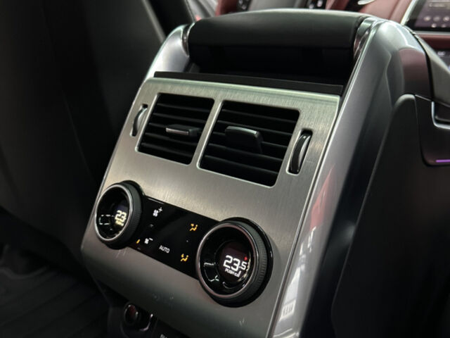 Білий Ленд Ровер Range Rover Sport, об'ємом двигуна 5 л та пробігом 73 тис. км за 64000 $, фото 39 на Automoto.ua