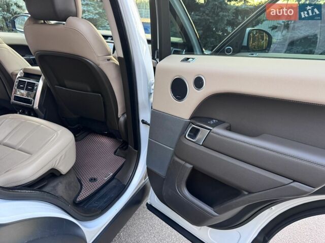 Білий Ленд Ровер Range Rover Sport, об'ємом двигуна 2 л та пробігом 124 тис. км за 31500 $, фото 68 на Automoto.ua