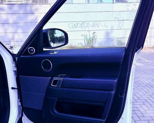 Білий Ленд Ровер Range Rover Sport, об'ємом двигуна 3 л та пробігом 73 тис. км за 51000 $, фото 33 на Automoto.ua
