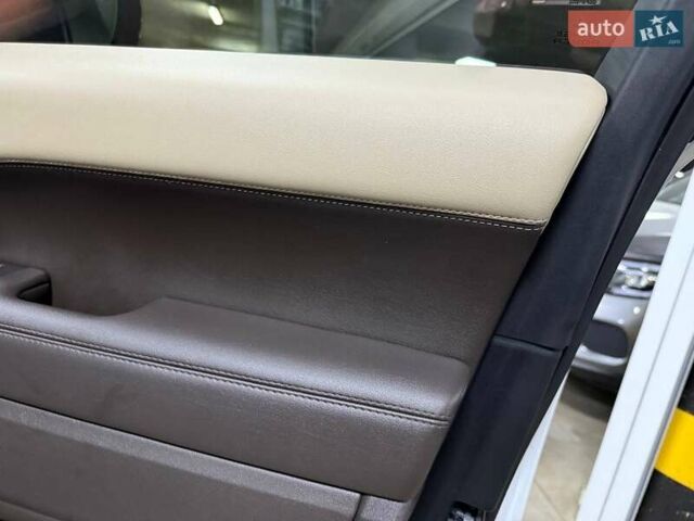 Білий Ленд Ровер Range Rover Sport, об'ємом двигуна 2 л та пробігом 76 тис. км за 45500 $, фото 83 на Automoto.ua