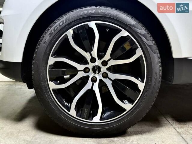 Білий Ленд Ровер Range Rover Sport, об'ємом двигуна 2 л та пробігом 76 тис. км за 45500 $, фото 26 на Automoto.ua