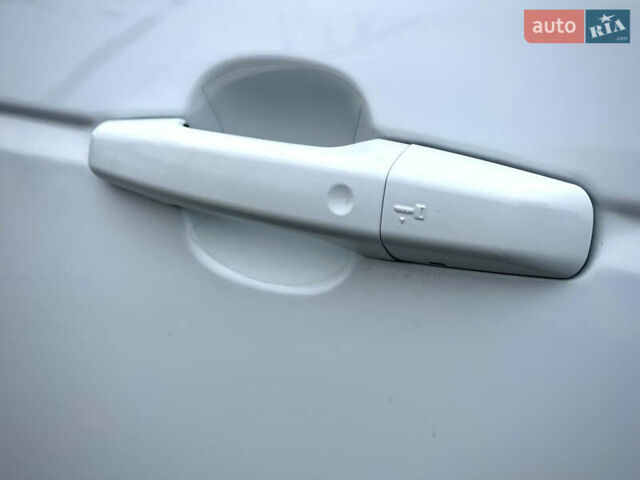 Белый Ленд Ровер Рендж Ровер Спорт, объемом двигателя 2 л и пробегом 92 тыс. км за 38980 $, фото 17 на Automoto.ua