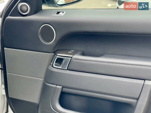 Белый Ленд Ровер Рендж Ровер Спорт, объемом двигателя 2 л и пробегом 91 тыс. км за 46000 $, фото 32 на Automoto.ua