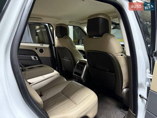 Білий Ленд Ровер Range Rover Sport, об'ємом двигуна 2 л та пробігом 76 тис. км за 45500 $, фото 56 на Automoto.ua