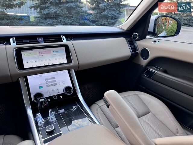 Білий Ленд Ровер Range Rover Sport, об'ємом двигуна 2 л та пробігом 124 тис. км за 31500 $, фото 56 на Automoto.ua