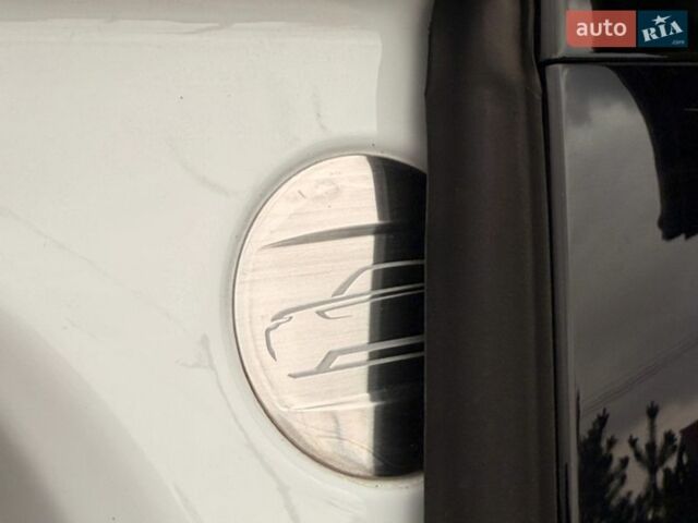 Білий Ленд Ровер Range Rover Sport, об'ємом двигуна 2 л та пробігом 133 тис. км за 37500 $, фото 21 на Automoto.ua