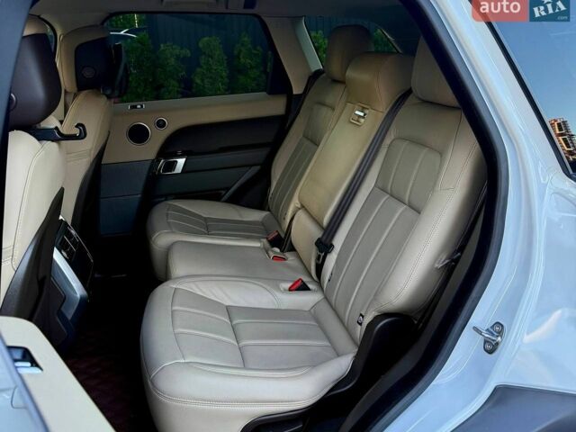 Білий Ленд Ровер Range Rover Sport, об'ємом двигуна 3 л та пробігом 144 тис. км за 32900 $, фото 24 на Automoto.ua