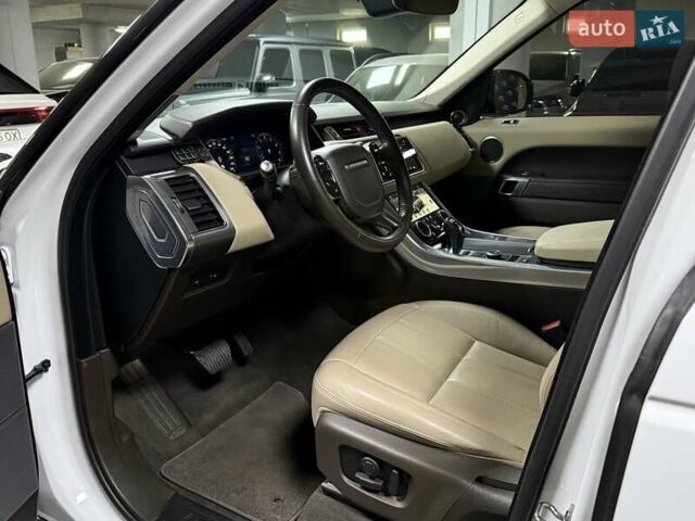 Білий Ленд Ровер Range Rover Sport, об'ємом двигуна 2 л та пробігом 76 тис. км за 45500 $, фото 39 на Automoto.ua