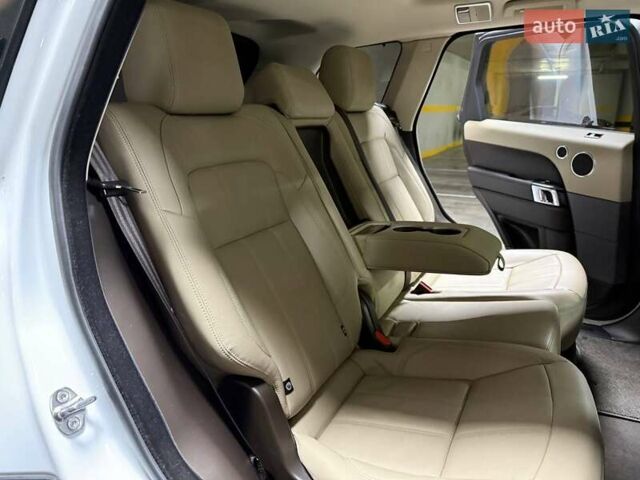 Білий Ленд Ровер Range Rover Sport, об'ємом двигуна 2 л та пробігом 76 тис. км за 45500 $, фото 58 на Automoto.ua