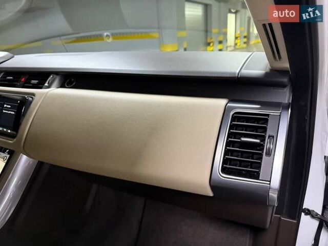 Білий Ленд Ровер Range Rover Sport, об'ємом двигуна 2 л та пробігом 76 тис. км за 45500 $, фото 82 на Automoto.ua