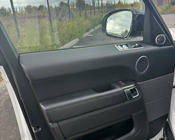 Білий Ленд Ровер Range Rover Sport, об'ємом двигуна 2 л та пробігом 91 тис. км за 44800 $, фото 11 на Automoto.ua